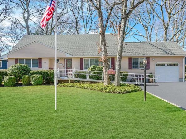 204 Tyler Avenue, Miller Place, NY 11764