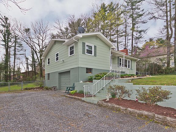 2nd image of 404 Hillcrest Cir