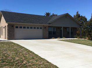 1052 Burnell Dr, Berea, KY 40403