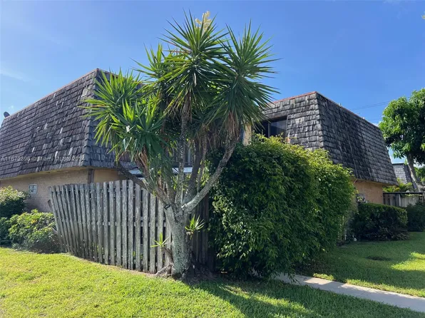 261 Woodland Rd #261, Lake Worth, FL 33461
