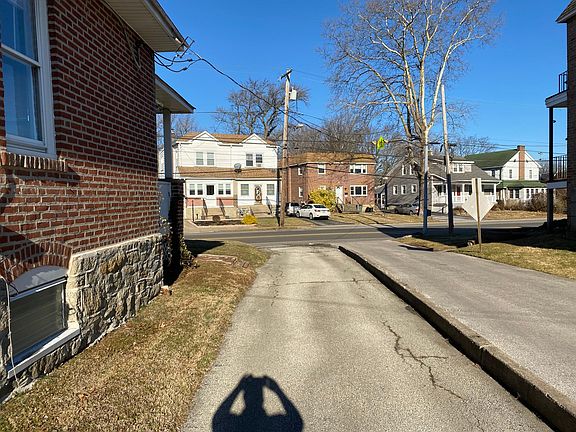 5th image of 104 E Oak Ln #A