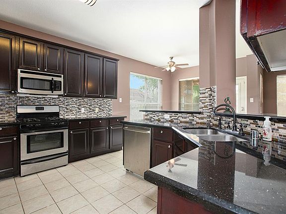 5th image of 15622 Valley Creek Dr