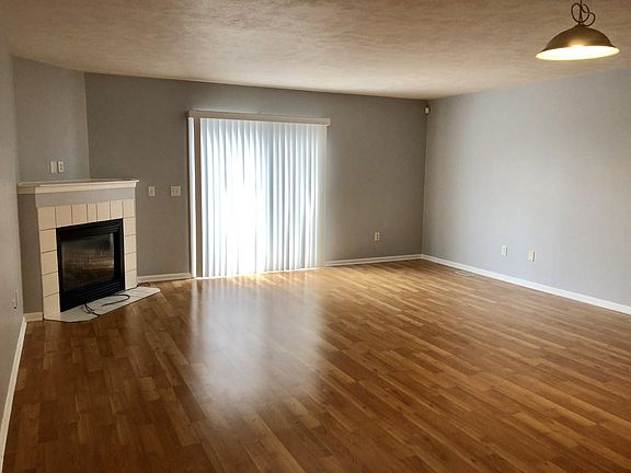 3rd image of 1765 Park Trl NE