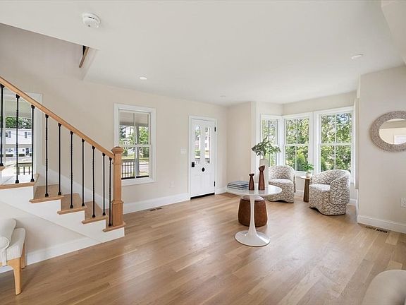 3rd image of 30 Shore St