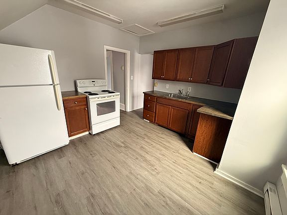4th image of 13 1/2 Norwood Ave #Up