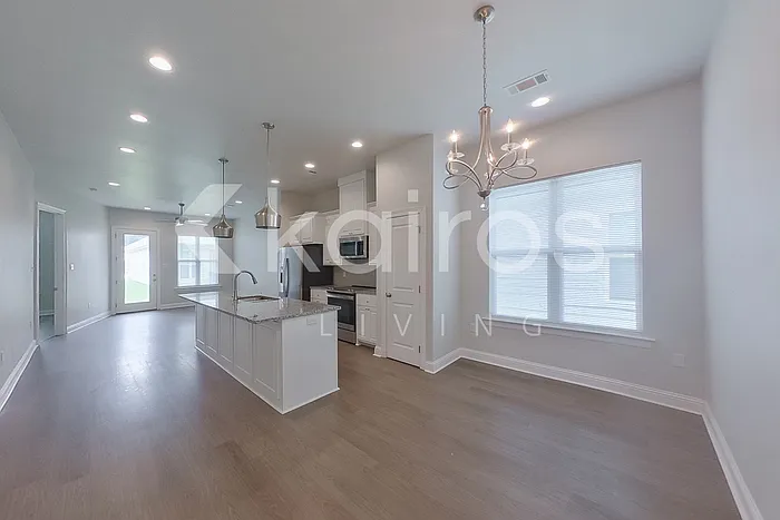 4816 W Dacha Ln — Photo 4