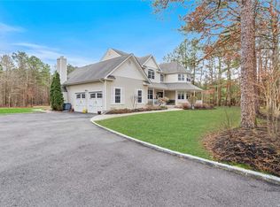 9 Tee View Ct, Manorville, NY 11949