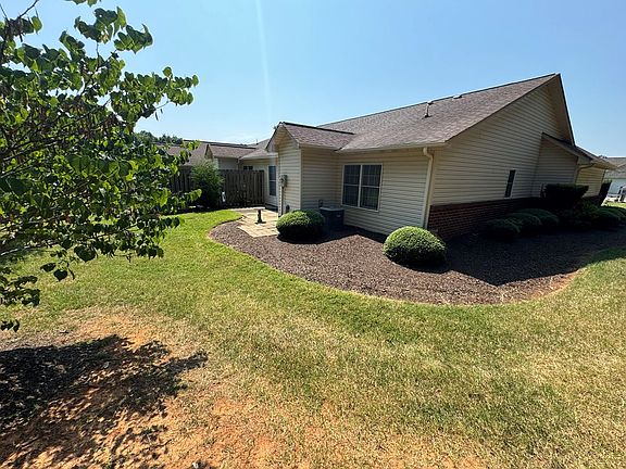 3rd image of 156 Charles Towne Dr