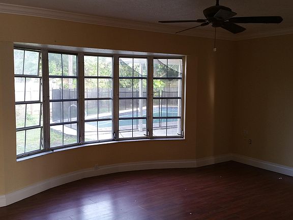 5th image of 442 NW Floresta Drive