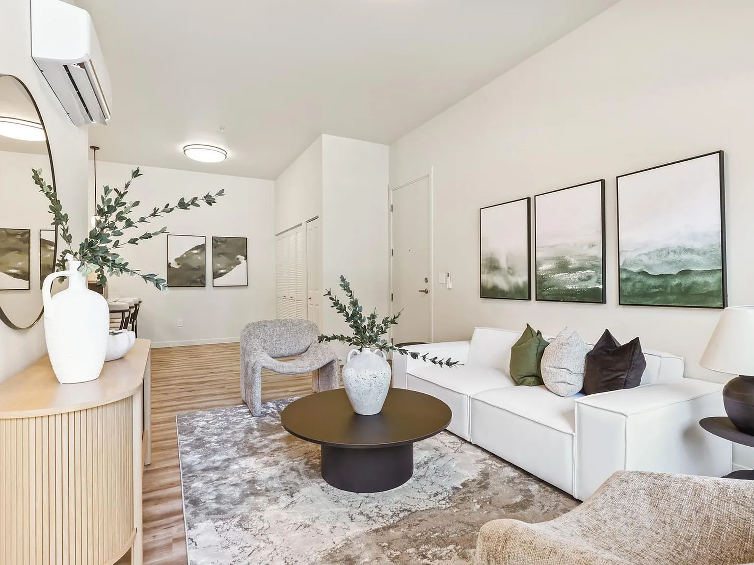 Jen's Pointe Apartment — Photo 2