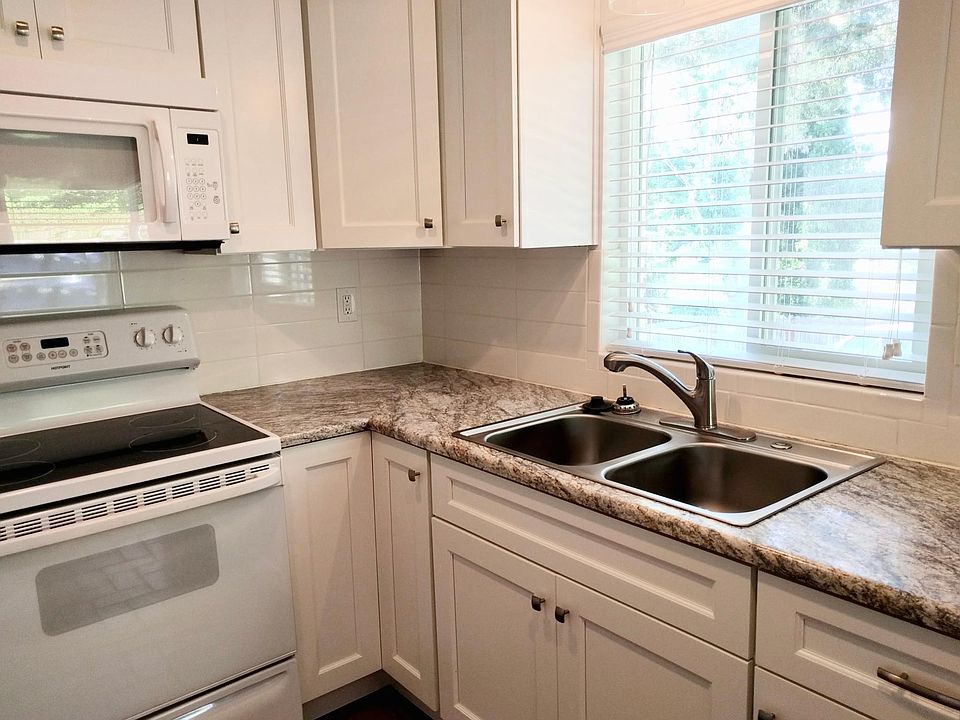 Kitchen northwest corner