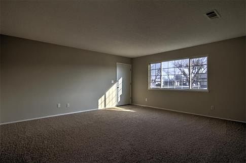 5th image of 16405 Cambridge Dr