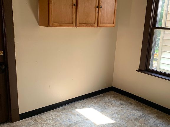 5th image of 424 Winslow Ave