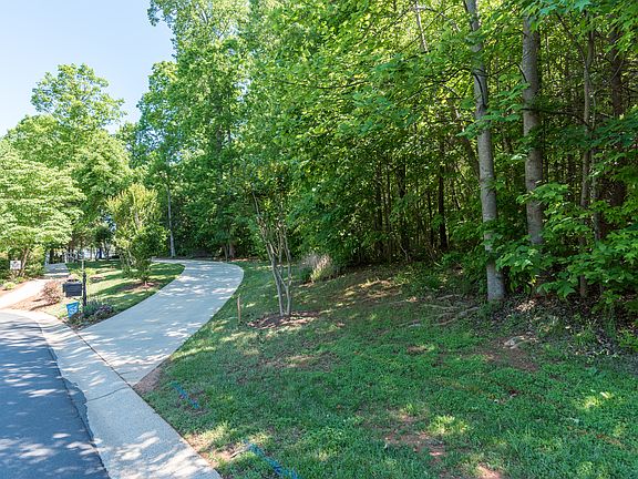 3rd image of Pin Oak Ln #1