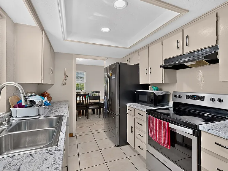 1514 Douglas Dr — Photo 21