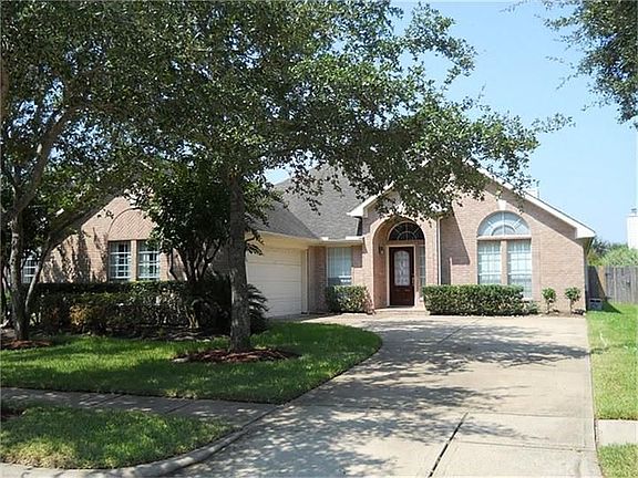 2nd image of 3002 Bluegrass Ct