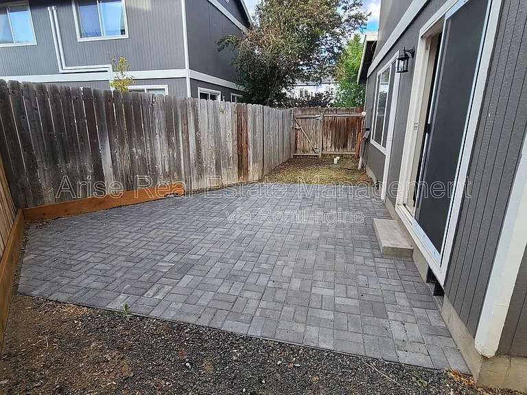 2141 SW Quartz Ave — Photo 23