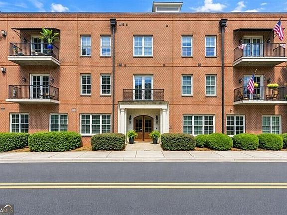 2nd image of 315 Washington Ave NE #209