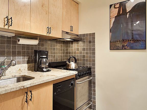 5th image of 160 7th Ave #202