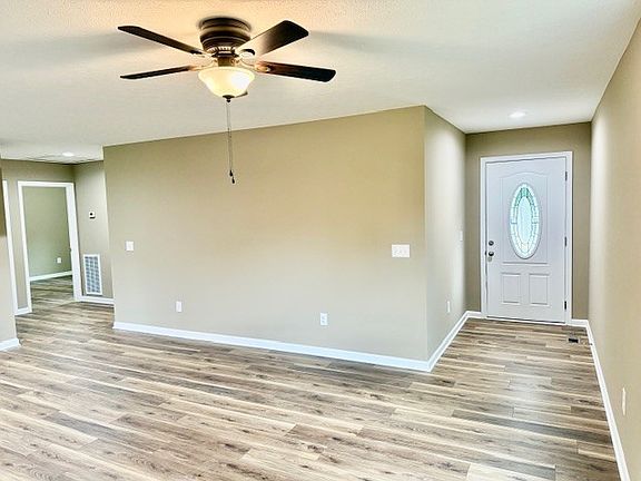 4th image of 206 Hotel St
