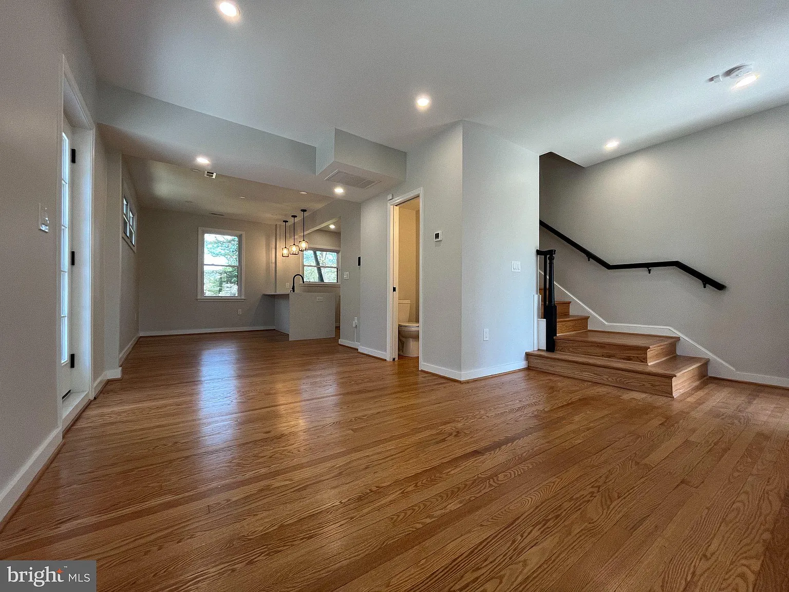 3 bed, 1.5 bath, 1152 sqft, $3,900 — Photo 4