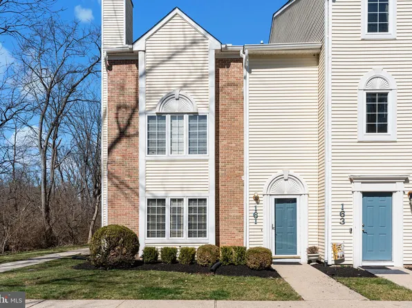 161 Naomi Ct, Levittown, PA 19057