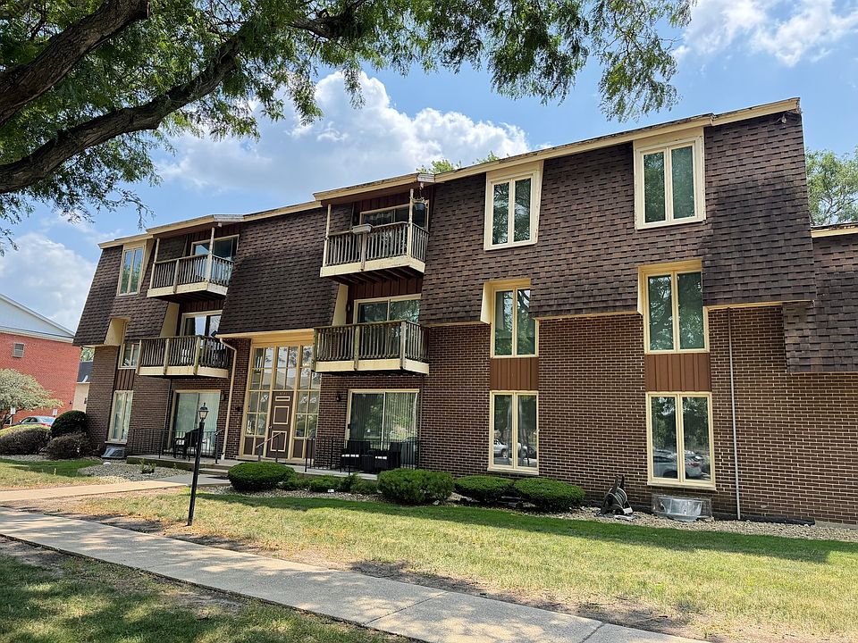 1st image of 5721 W 103rd St APT 304