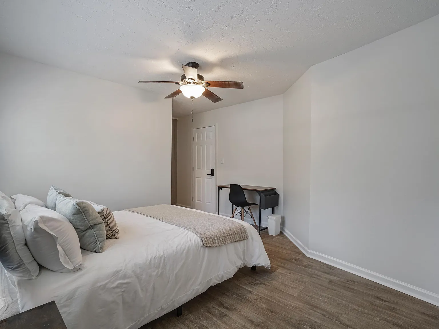 4 bed, 3.0 bath, 1944 sqft, $1,135 — Photo 2