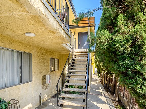 2nd image of 708 E Magnolia Blvd #D