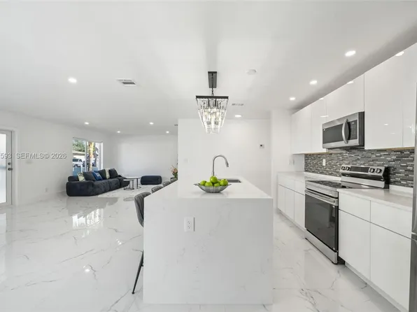 253 SW 4th St, Dania, FL 33004
