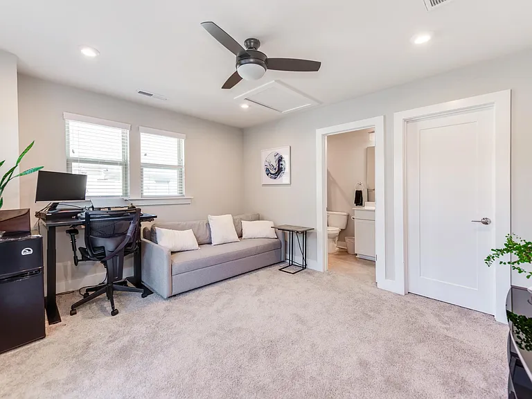 16031 Roscoe Ln — Photo 29