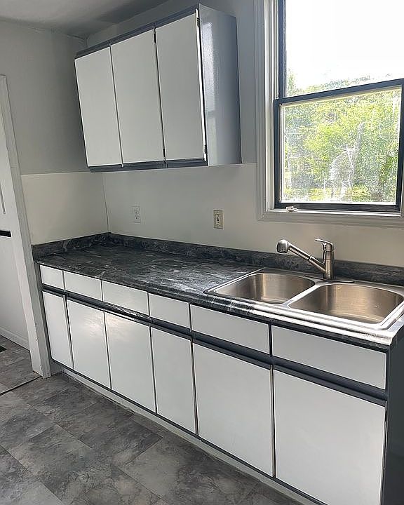 2nd image of 1009 W Rankin St