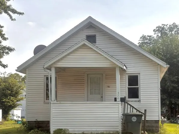 320 Blowers Ave, Waterloo, IA 50703