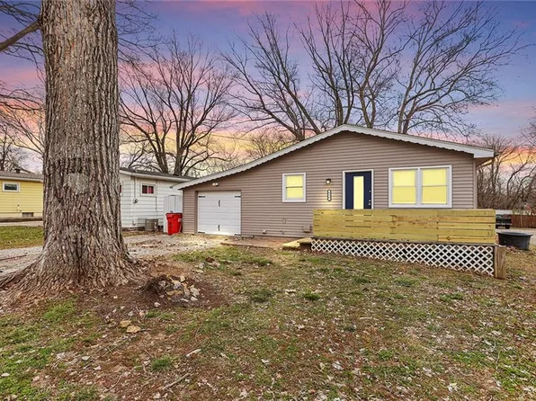 415 S Hunter St, Independence, MO 64050