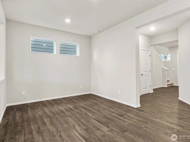 4039 23rd Ave NE — Photo 15