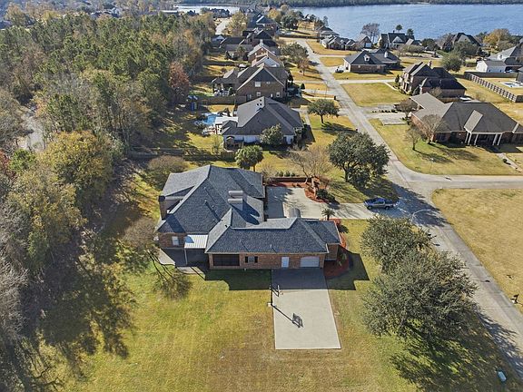3rd image of 4817 Riverview Ln