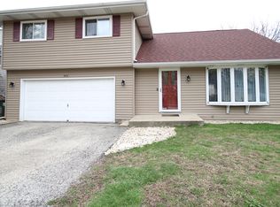 945 French Dr, Mundelein, IL 60060