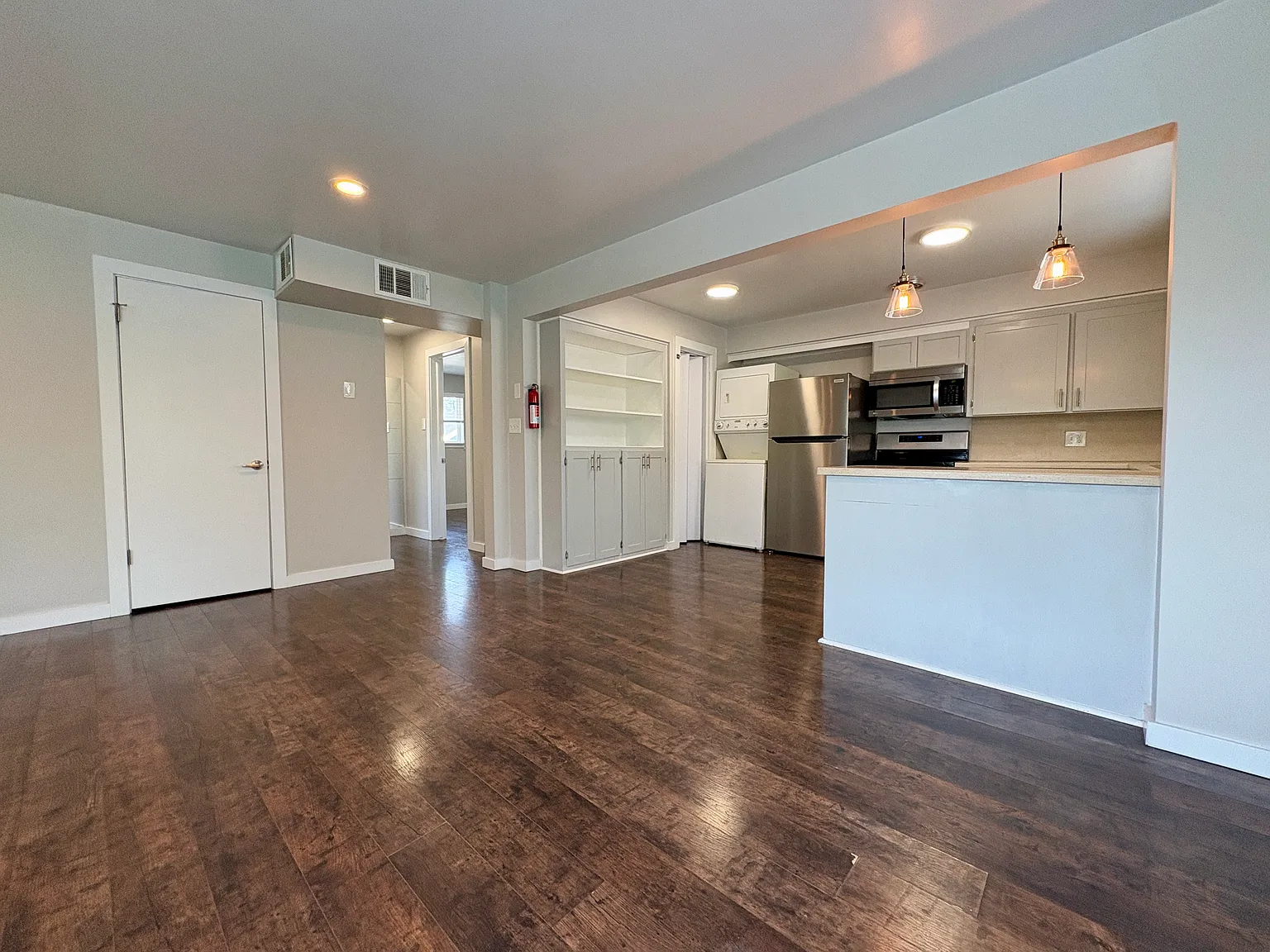 2 bed, 900 sqft, $1,595 — Photo 2