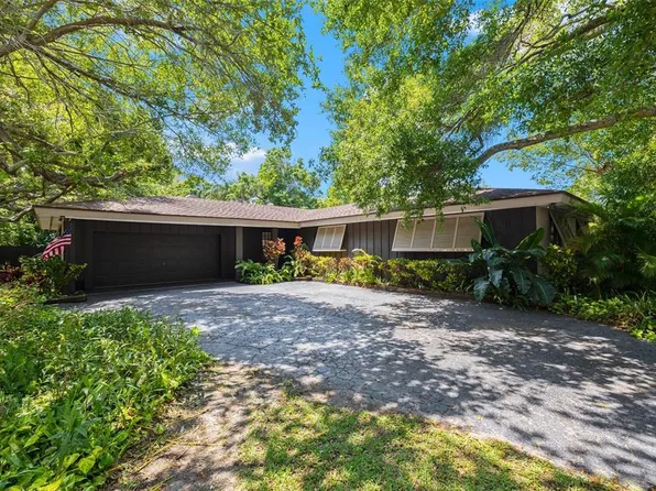 384 Lentz Rd, Belleair Bluffs, FL 33770