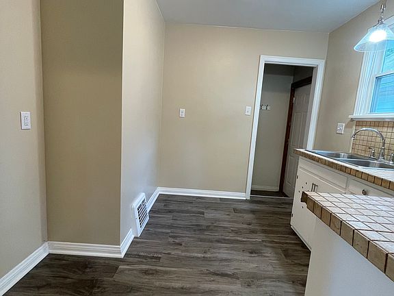 5th image of 3632 Torrance Dr