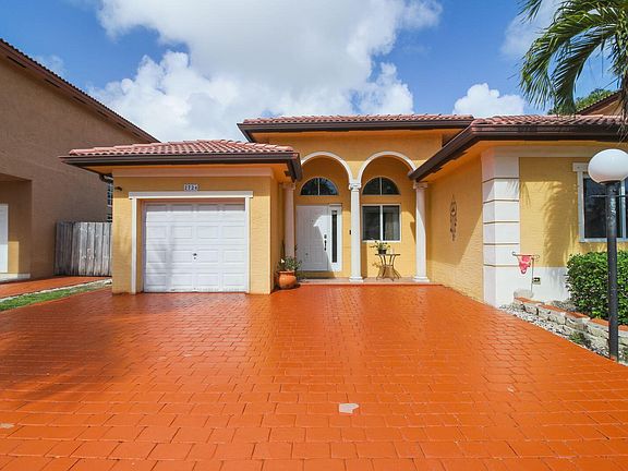 2nd image of 2724 NE 42nd Avenue