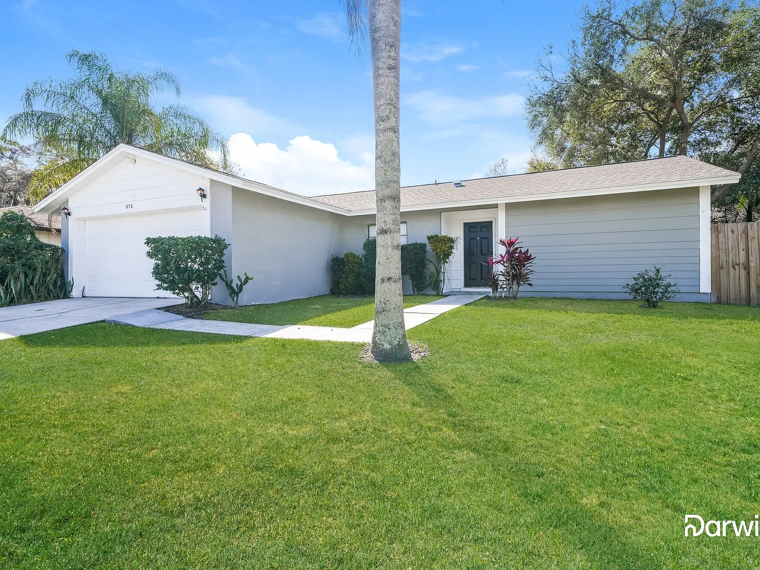 3 bed, 2.0 bath, 1374 sqft, $2,100 — Photo 2