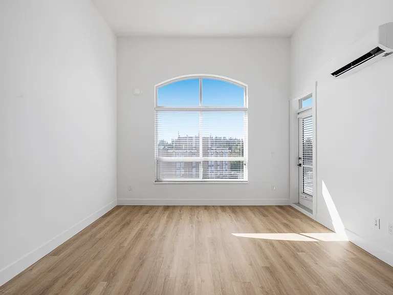 2180 Kelly Ave #1613 — Photo 5