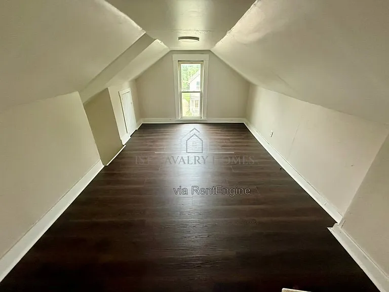 1052 Yale St #3 — Photo 2