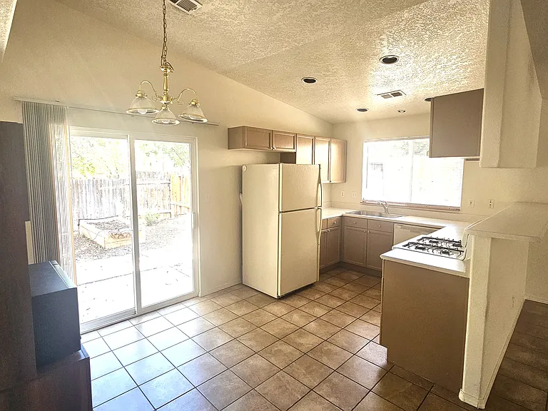 6905 Limestone Ave NE — Photo 15