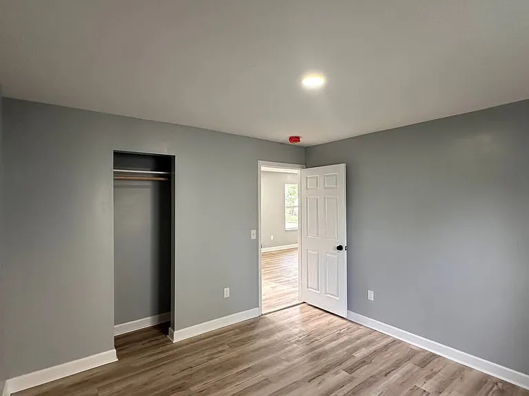 1107 E Mulberry St — Photo 15