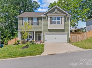 120 Marathon Ln, Candler, NC 28715