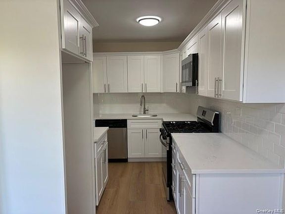4th image of 152-72 Melbourne Avenue #1D
