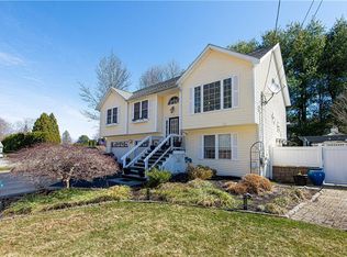 9 Timber Walk Dr, West Warwick, RI 02893