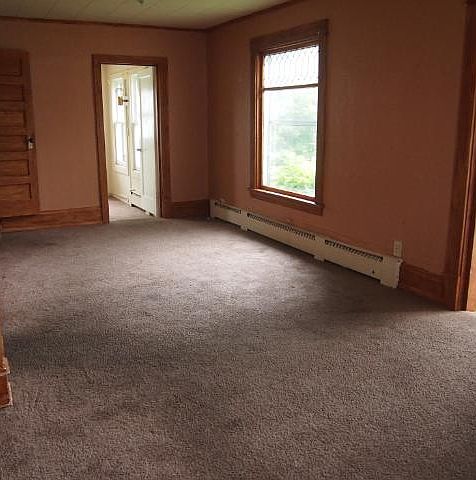 2nd image of 678 40th Ave NE